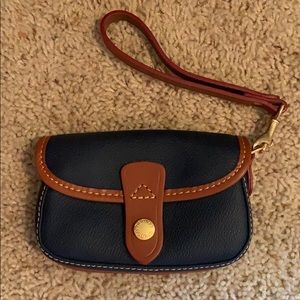 ‼️NWOT‼️ Dooney and Bourke Eva Flap Wristlet